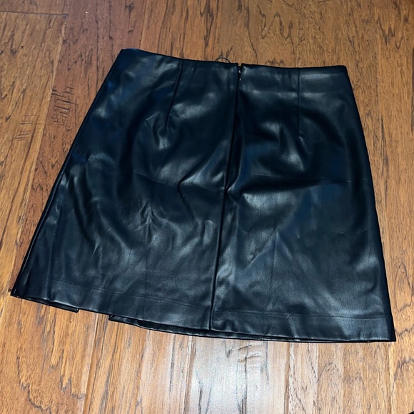 Only leather mini skirt - Picture 2 of 2